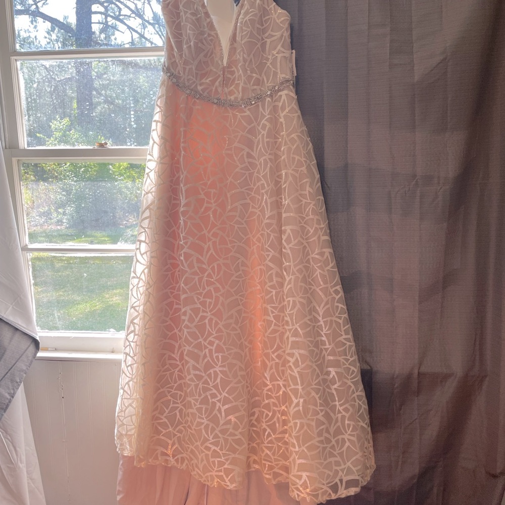Brand New With tags Galina Signature Wedding Dress